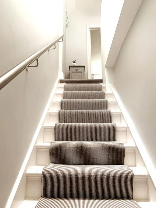 A Beautiful And Stylish 2 Bed Flat Close To Beach บอร์นมัธ ภายนอก รูปภาพ