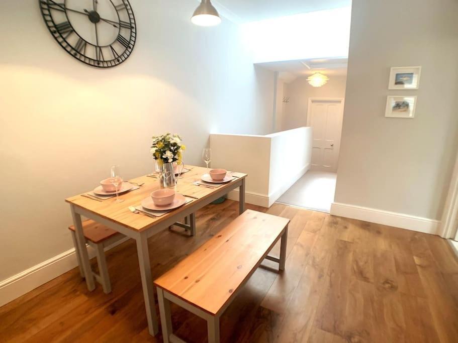 A Beautiful And Stylish 2 Bed Flat Close To Beach บอร์นมัธ ภายนอก รูปภาพ