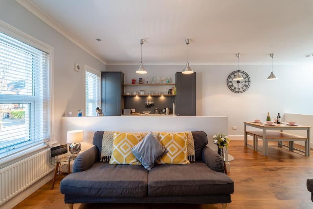 A Beautiful And Stylish 2 Bed Flat Close To Beach บอร์นมัธ ภายนอก รูปภาพ