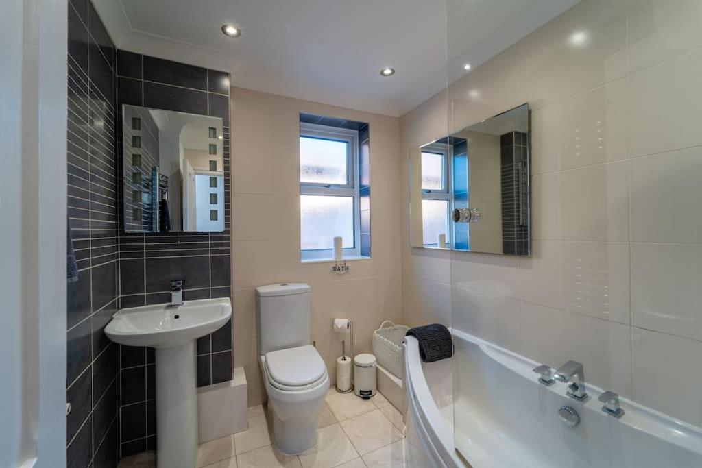 A Beautiful And Stylish 2 Bed Flat Close To Beach บอร์นมัธ ภายนอก รูปภาพ
