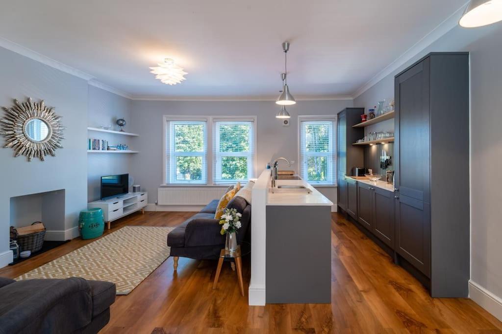 A Beautiful And Stylish 2 Bed Flat Close To Beach บอร์นมัธ ภายนอก รูปภาพ